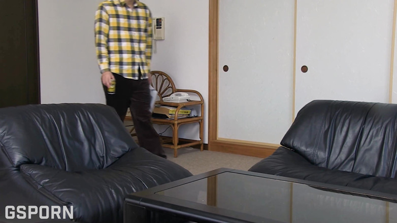 Go Sushi: Japonesa milf precisa de um pau jovem para foder sua...