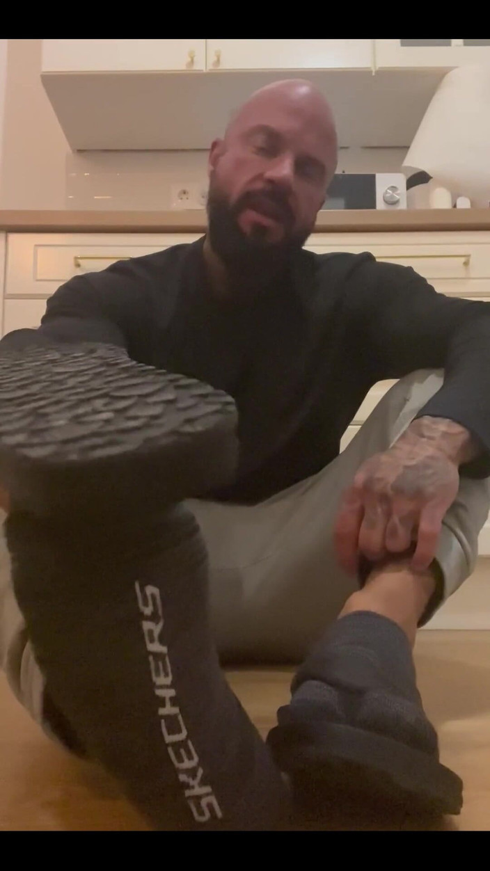 Jasons feet: Aku bikin kamu mencium bau jepitan flipku