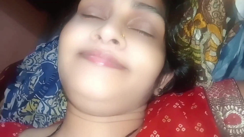 Janvibhabhii: 真正的继妹和继兄弟在午夜时分和父母做爱