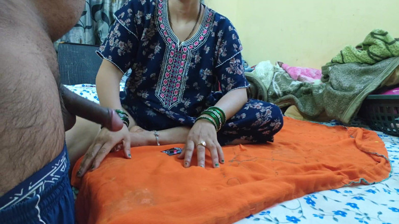 Sexy baby girl: Bhabhi Ko Mai Hi Condom Lag Kar Choda