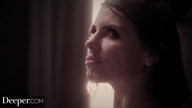Deeper: gahri. edriyaana hathakri hai aur dekhna hoga