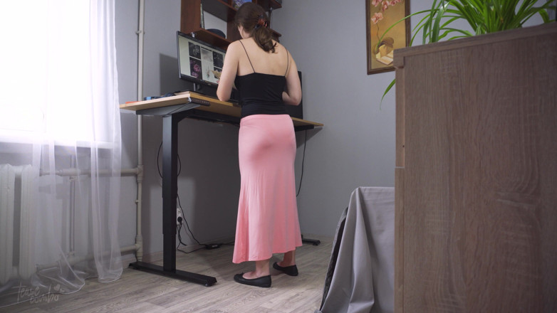 Teasecombo 4K: Guardando la segretaria con le linee di mutandine culo in...