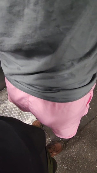 Mimiandevan: Růžové šortky škádlí v práci