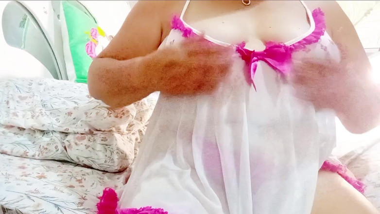 Gloryhot69: Bawię się moją cipką Wkładam w nią niezły wielki dildo
