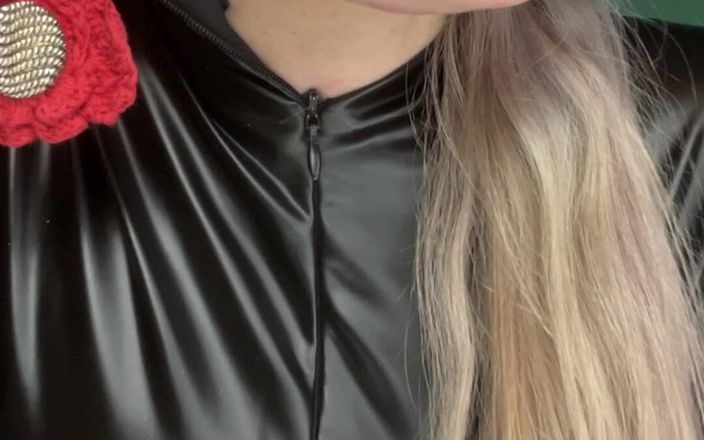 FinDom Goaldigger: Dépendance aux lèvres roses et brillantes
