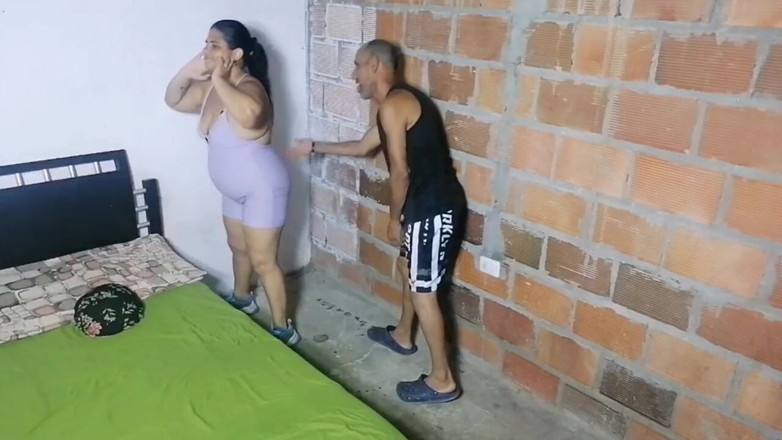 Adribella69: 我继兄弟非常饥渴的女友非常饥渴，我最后操了她的菊花