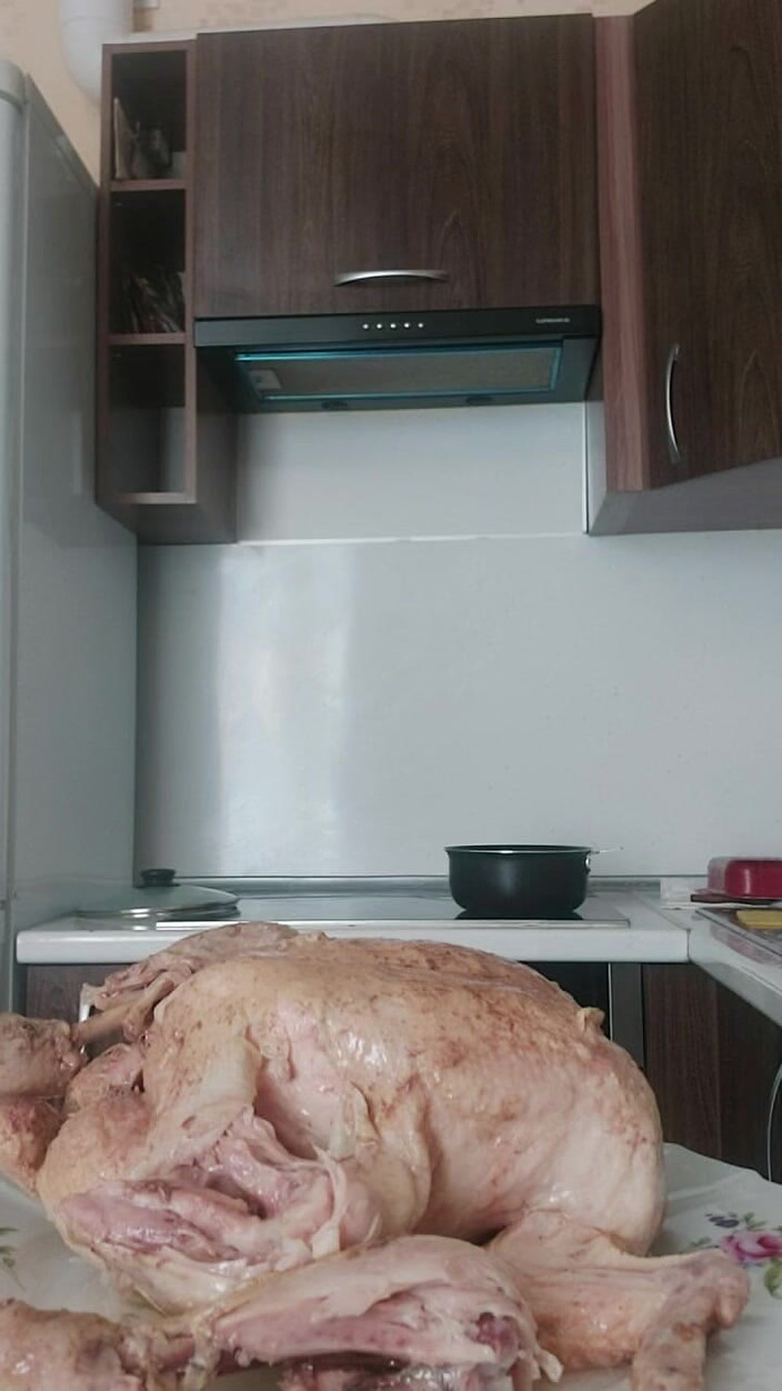 GinnaGg: Vařím polévku pro svého manžela, vždy nahá