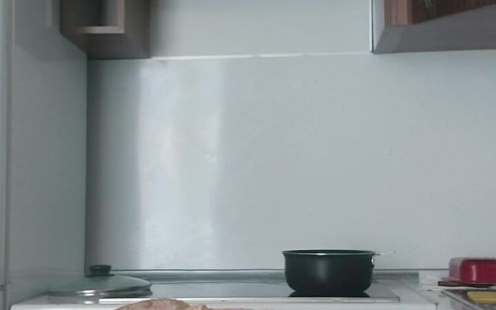 GinnaGg: Eu cozinho sopa para meu marido, sempre nu