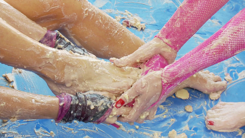 Lesbian Babe Stare: Lesben spielen mit kuchen und ius auf ihre dicken möpse