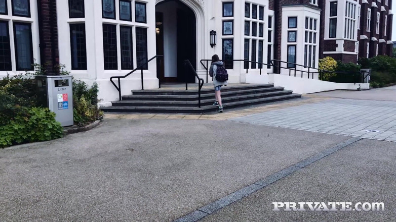 Private.com: 우리 예술 대학에 입학하고 애널을 주는 Luna Rival
