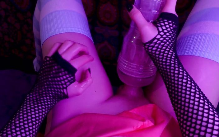 LalaThePala: POV - Masturbando e fodendo um Fleshlight até eu gozar duas...