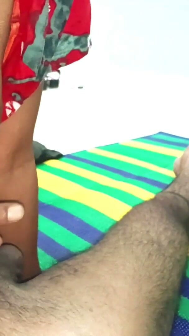 LateralChain349: Desi Bhabhi Handjob Blowjob and Boobjob Then Cumshot Husband
