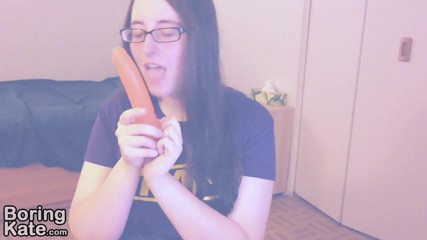 Boring Kate: Kate suce un gros gode
