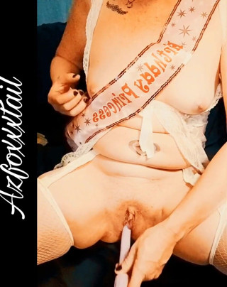 AzFoxxxTailPhelicia: Birthday-playtime 5 with cumshot