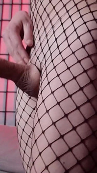 El show privado de Femboy en una media de red y semen en tu pantalla