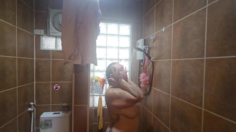 Jimbob Star Straight: Jade tendo um banho de sabão sexy e depilando