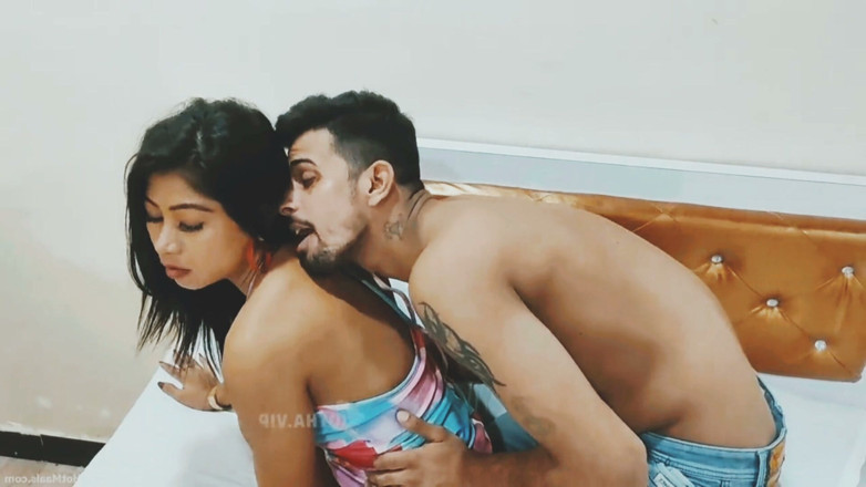 Aaka: Gargi Raaj - nou videoclip sexual romantic viral