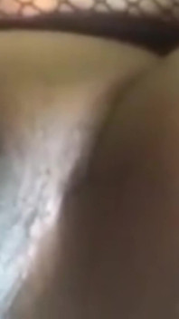 Având un duș frecându-mi pizda stimulându-mi clitorisul cu vibrator