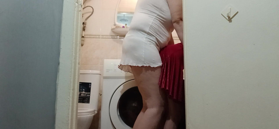 Lesbian-illusion: Zatímco je můj manžel v práci, šukám souseda připínákem