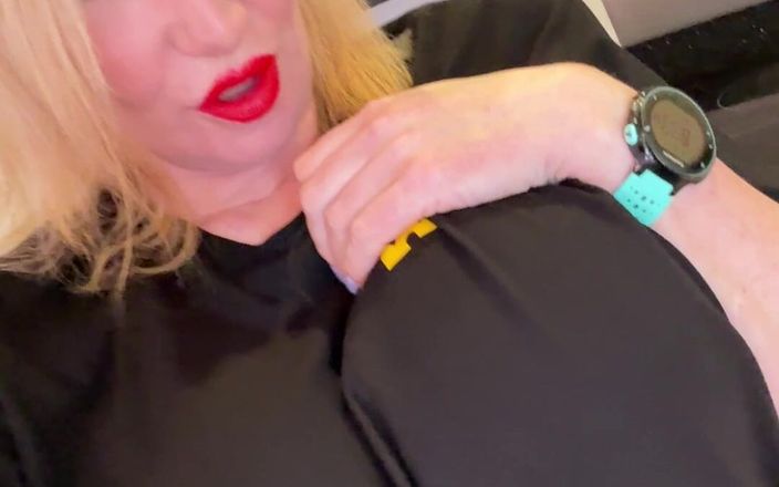 Sophie James: TシャツをありがとうFaphouse