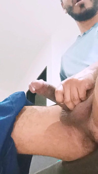 Ho eiaculato in salotto. Sono venuto molto rapidamente