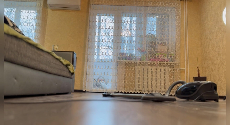 Hottie goddess: Kožená služka a její silná Miele: Čištění bílého prachu