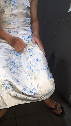 Naomisinka: Travesti, éjaculation avec une robe-cou en satin