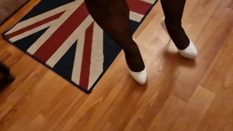 Milosbroz: Trio sexy de salto alto, andando secretamente de meia-calça e...