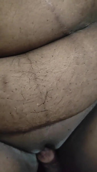 Tamilská kundička šuká a stříká