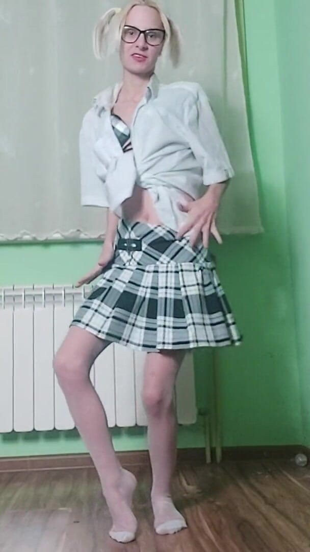 Wet Pussy Fuck: Hot college girl strip and dances is very horny