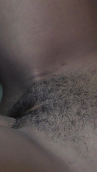 Волохата чорна пизда крупним планом, аматорський кремпай