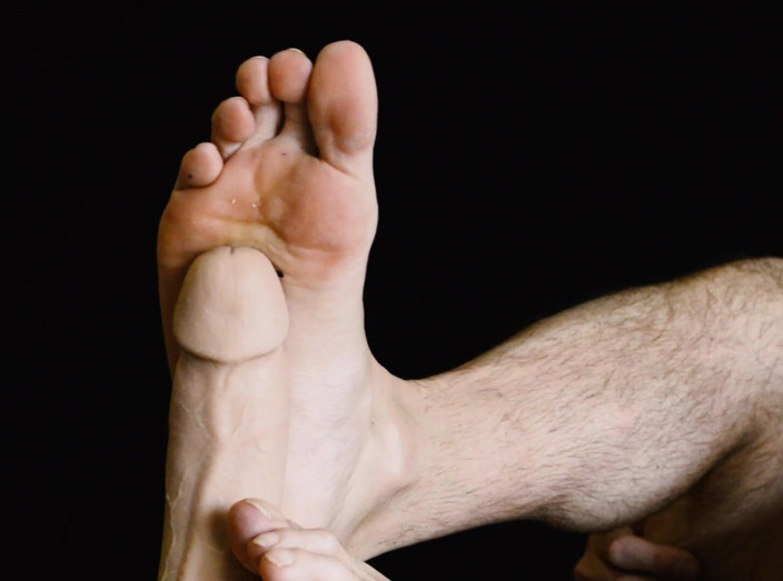 Cam Crest: Hot Foot Job with Dirty Talk