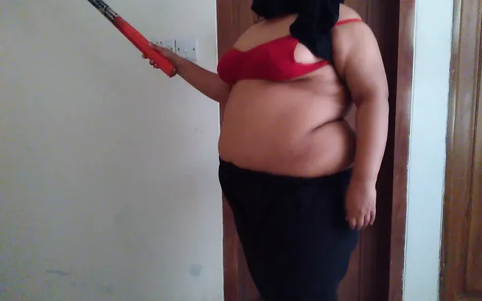 Aria Mia: 19y Old Sexy BBW Hotel Maid Takes off Her Bra &amp;...