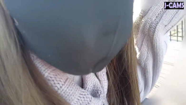 J-Cams: Uzun dilli oyuncu diyetisyen yaramaz bir gülümsemeyle seni yavaşça azdırıyor...