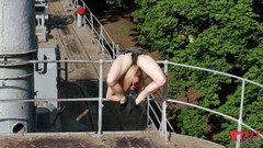Gymnastic: Flexibilní dobrodružství na lodi se sexy šaty