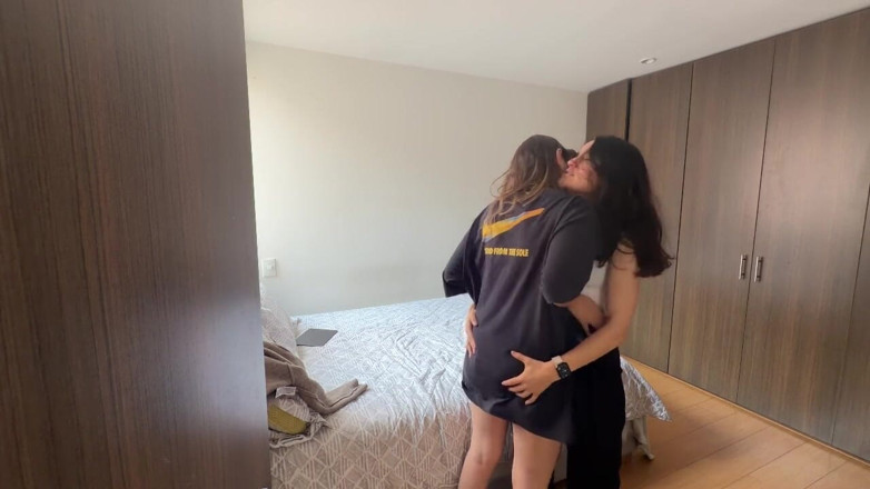 scarlettandc: Two Women Struggle to Satisfy Themselves