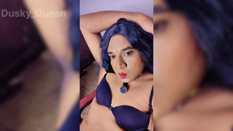 akhilzq: Bella trans mostra la sua carità
