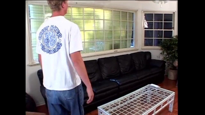 MILF still slut: Блондинка і сексуальна мамка хоче, щоб її відтрахав молодий член