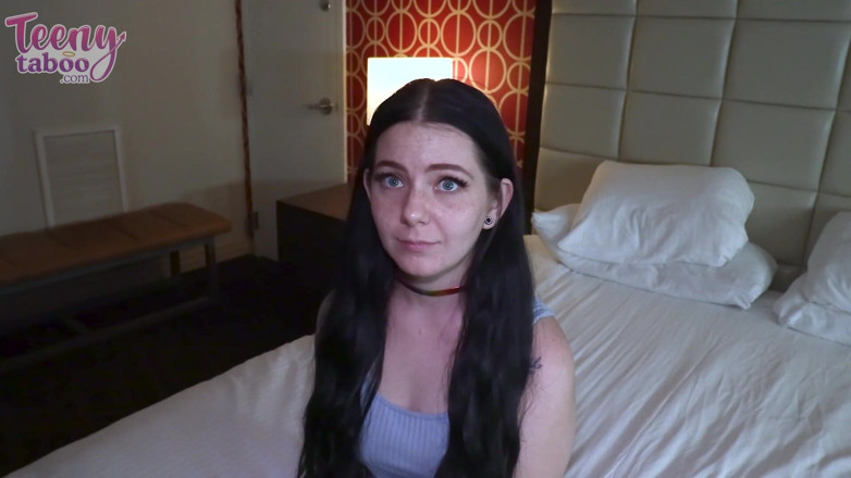 Teenytaboo: Lily Sales menina anal