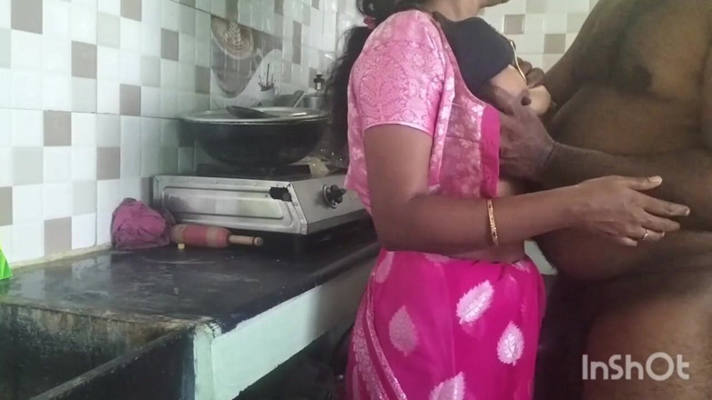 Funny couple porn studio: Tamilské kuchyňské sezení