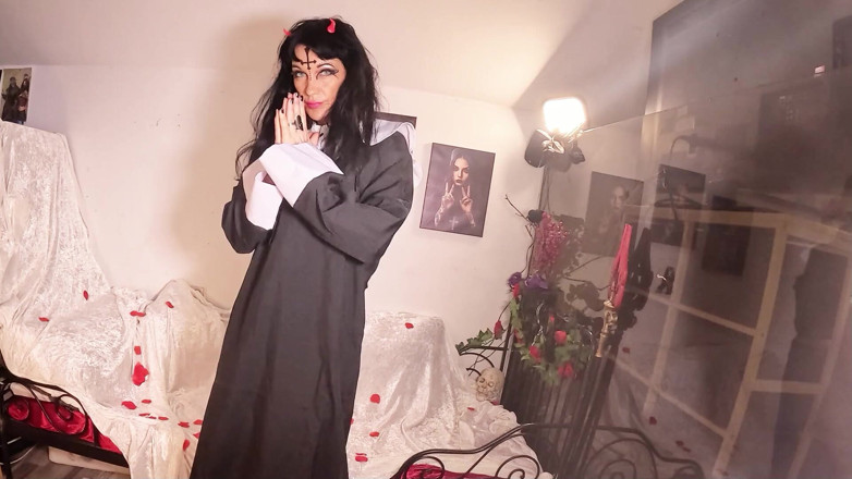 Miss Lilith devil: Nữ tu diabolical
