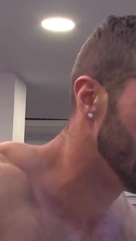 Menatplay - Le mec en costume Enzo Rimenez se fait baiser sans capote par Denis Vega