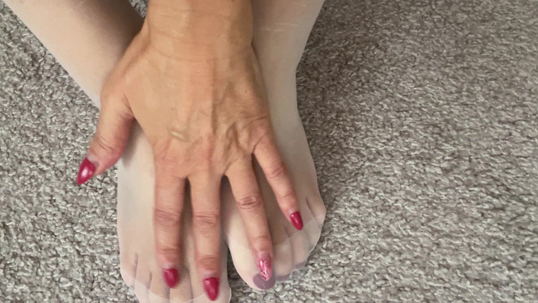 SweetSusi: Hold-Up Nilon Telanjang