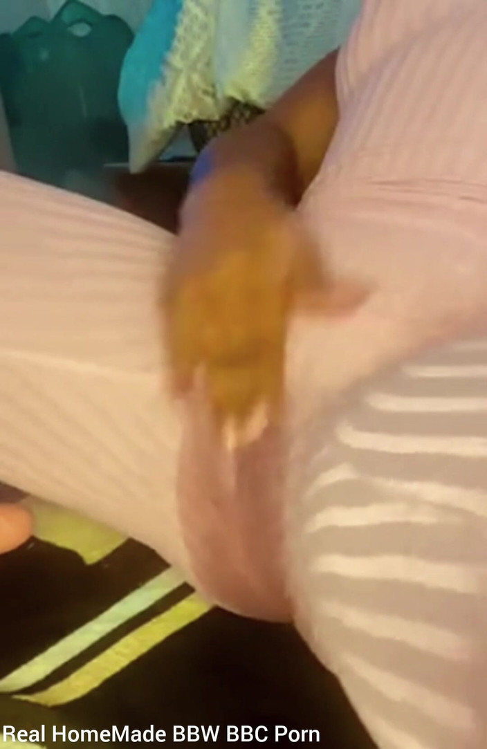 Super sexy ebony cuties: Reiben an meiner muschi, geworfen, meinen körperanzug bein schütteln, squirtende...