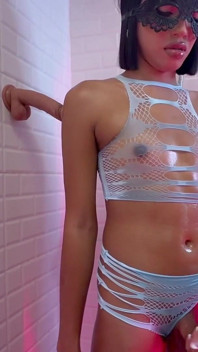 Ladyboy Stamp menarik zakar mudanya