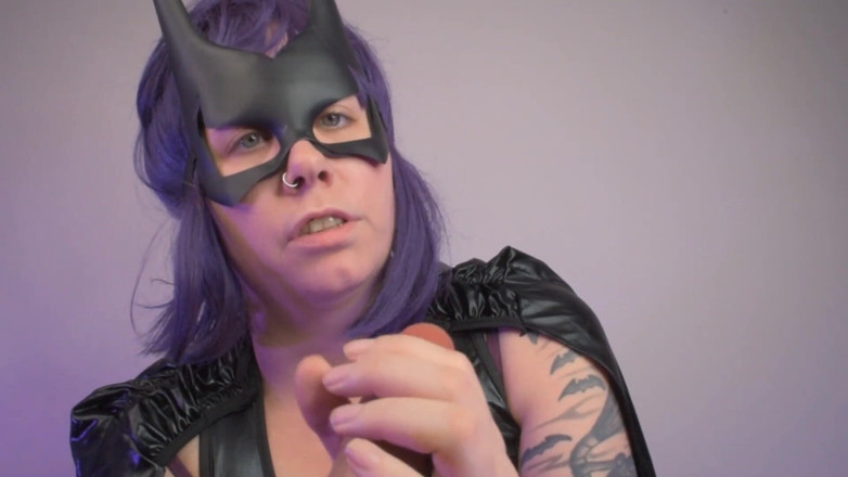 Deanna deadly: Batgirl doit sucer en POV Villian pour sauver la ville