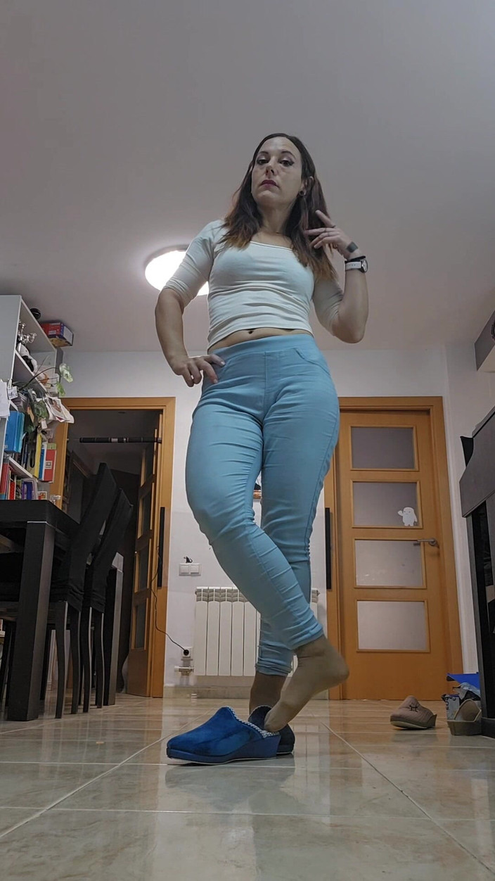 dafnedenoch: मैं खुद की कोशिश करता हूं, मैं पढ़ाता हूं और मैं लैटिन हस्तमैथुन करता हूं