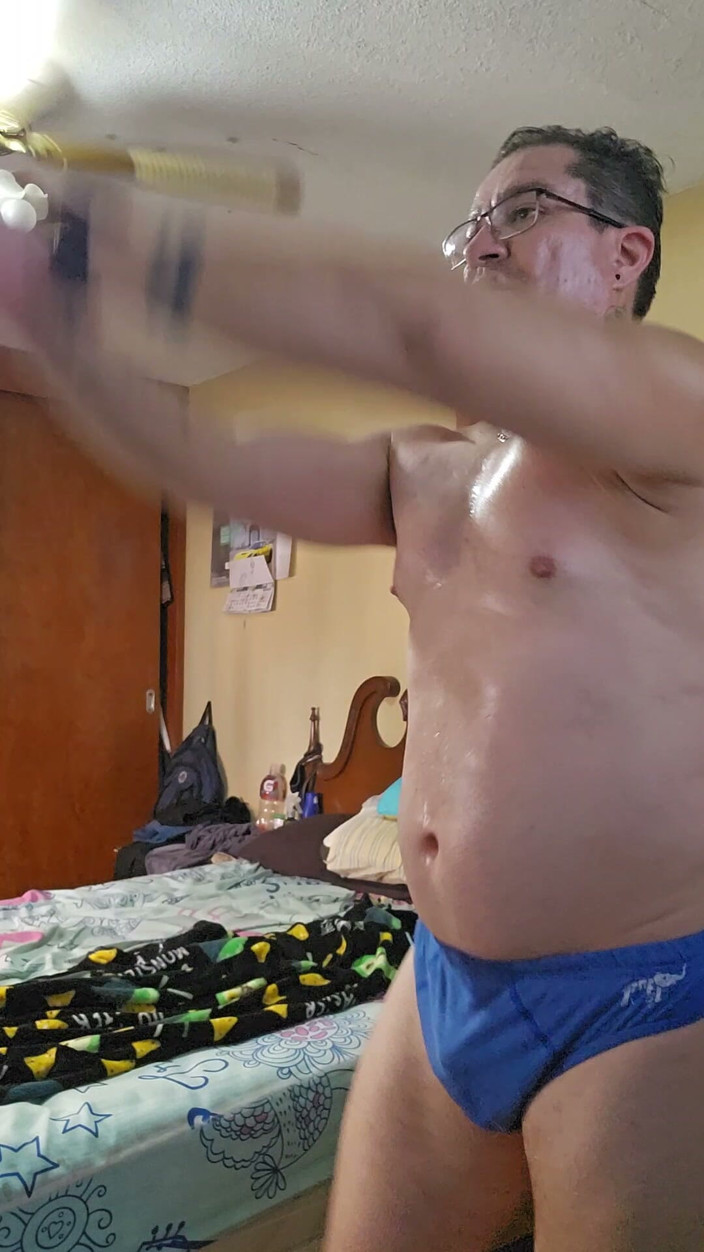 Brayan_PerDiazz: A Little Exercise in My Room