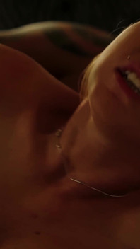 Melanie Crush Pumpt Und Posiert Ihre Männlichen Models, Um Sex-appeal Zu Machen