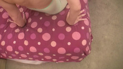 Tight little babes: 丰满的金发水晶吹她邻居的鸡巴